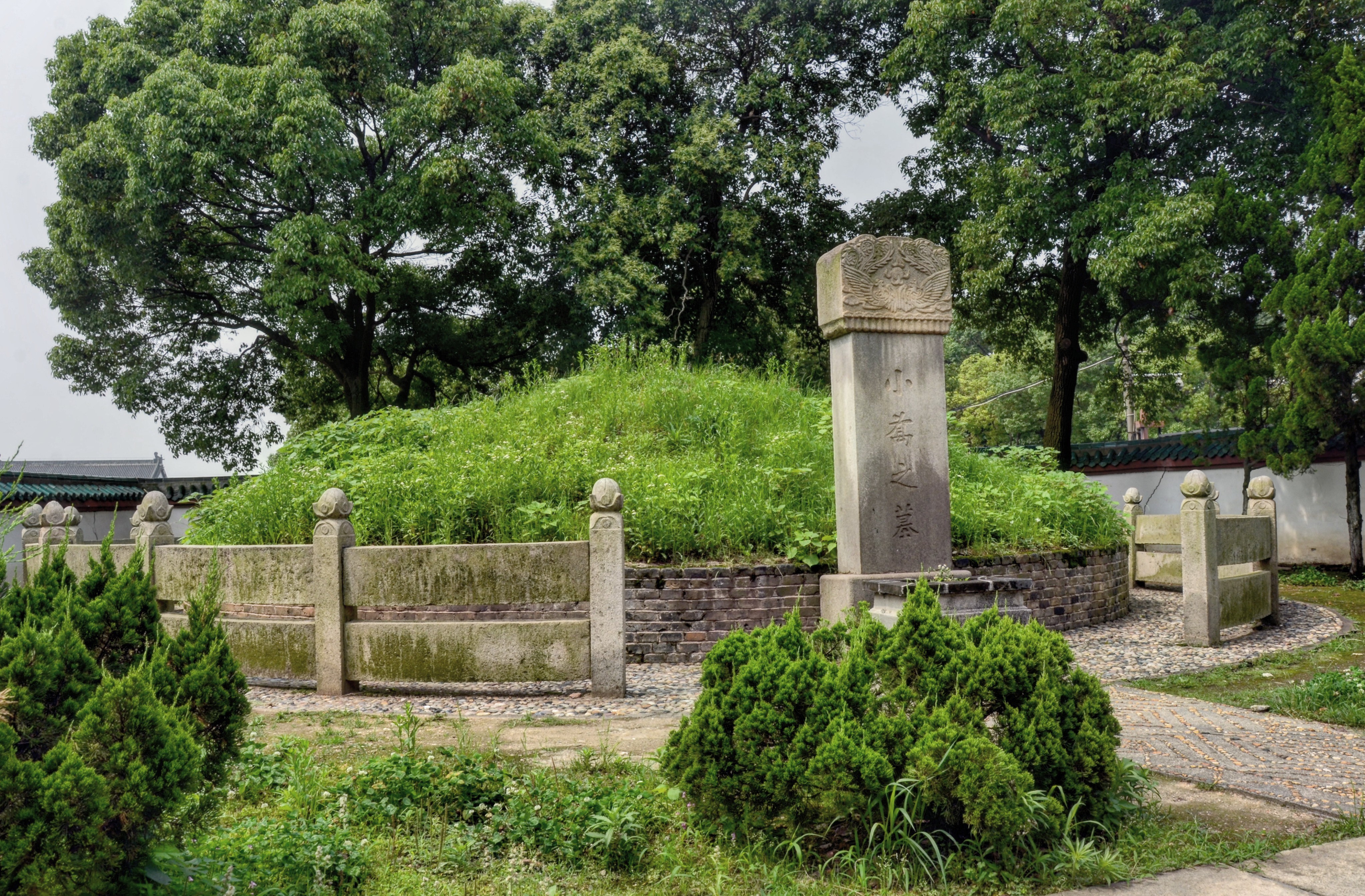 木质|三大名楼中唯一木质结构建筑，为鲁肃对抗关羽所建，小乔就葬于此