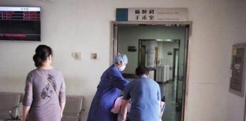 心酸|产妇“偷偷”给医生塞了一张纸条,医生看完泪目,太心酸