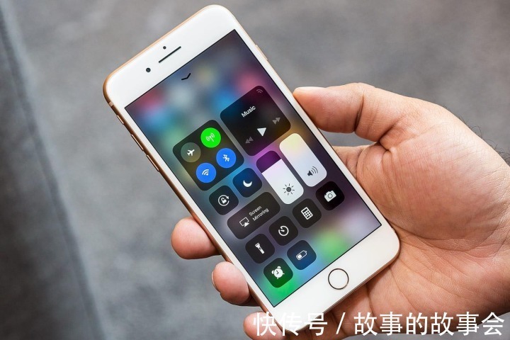 直板手机|手机在中国平均用三年，这种消费让厂商头疼，是因为没钱换吗