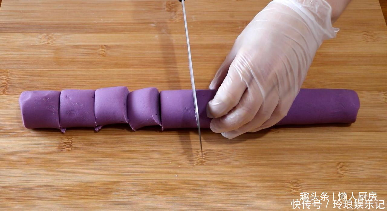 压一|不用一滴油,不用擀皮,压一压,就能做出外酥里糯的紫薯饼