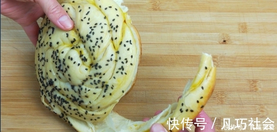 电饭锅不要只煮米饭了，教你用“电饭锅蒸馒头”，吃一次就上瘾