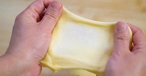 面粉别蒸馒头了，加3个鸡蛋，蓬松拉丝，孩子爱不释手，太香了