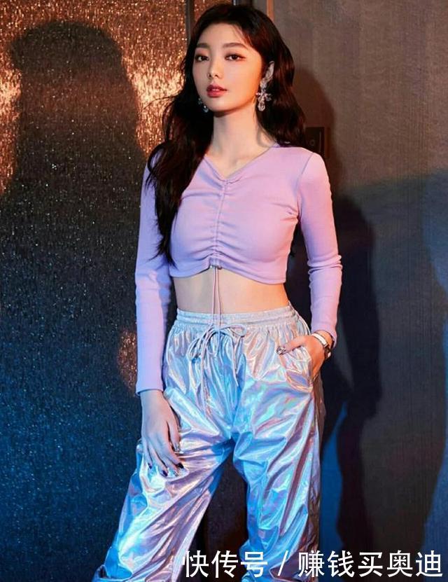 三木又穿火了一种流行色,叫“奶油紫”,显白又好看,黄皮都适合