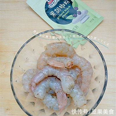 冬天吃#精致一人食#咖喱粉虾仁炒饭,暖身又暖心