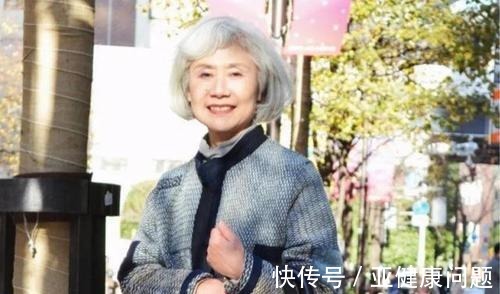 白发 老年人白发多不想染发,什么发型减龄试试蓬松洋气的小卷发型吧!