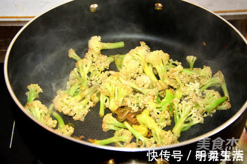 番茄红素|西红柿的黄金搭档不是鸡蛋,和它一起吃,营养更高,不懂可惜