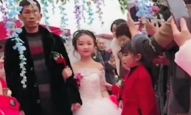 身高高|成都最美袖珍女孩结婚了,30多岁拥有十几岁的童颜,爹妈含泪送嫁