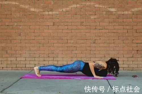 手臂|8个经典瑜伽体式，以拉伸塑形为主，帮你打造完美身材曲线