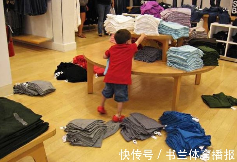 白菜|1岁娃把超市桃子都戳了个洞,硬核老妈指指榴莲:别怕疼使劲拍