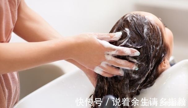 护发素|头发洗完隔天油?内行人:洗头时不仔细这4点,干性发质也易油!