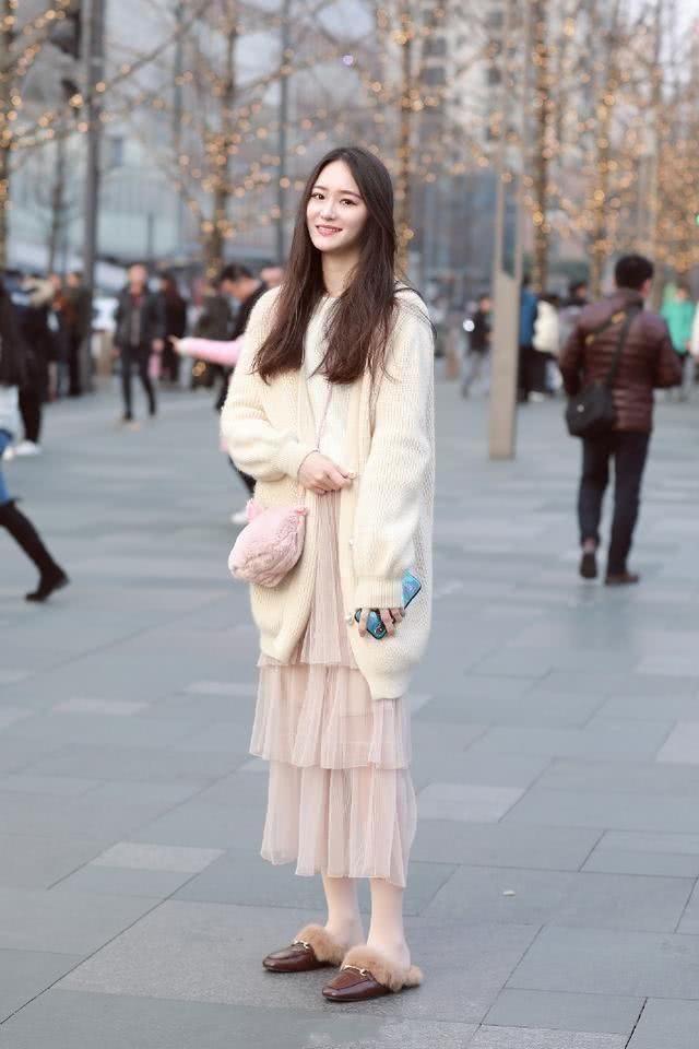 女人味十足的裙子搭配，让你气质与时尚并存，笑起来也是美美哒