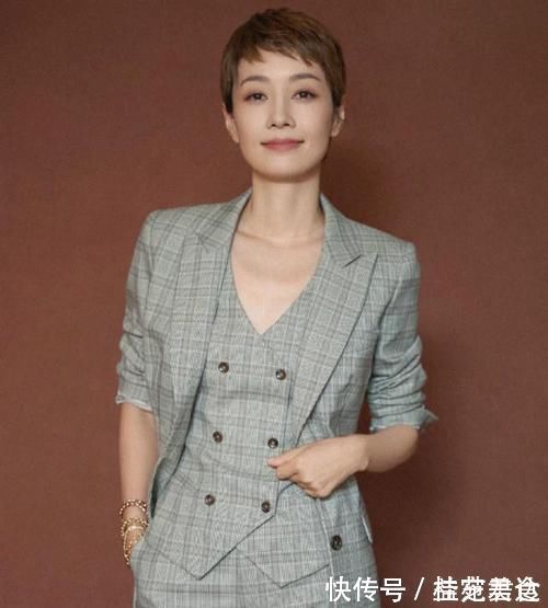 马伊琍|过了40岁的职场女人，建议剪这4款“贴耳短发”，显脸小又显气质