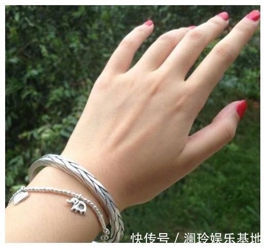 排毒|女人再节俭也要戴银手镯,戴“这只手”能排毒,可惜总有人戴反了