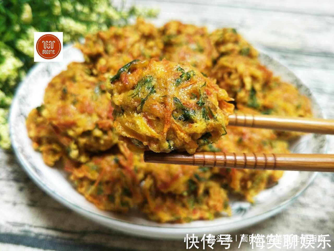酥软|我炸的丸子,香脆酥软,怎么吃都不腻,边吃边炸,端上桌都快没了