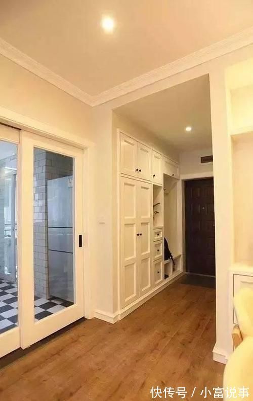 鞋柜|同事家73平新房,进门鞋柜把人迷住了,阳台榻榻米还能当一间房!