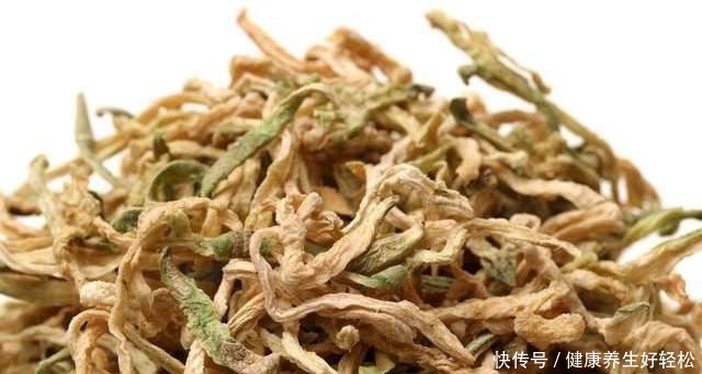 入冬后，遇见这菜就买10斤，晒干了保存，吃一整个冬天不会坏！