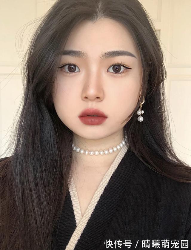 眉毛|圆脸女生要这样化妆,简单不复杂,但又很显脸小,新手都能学会