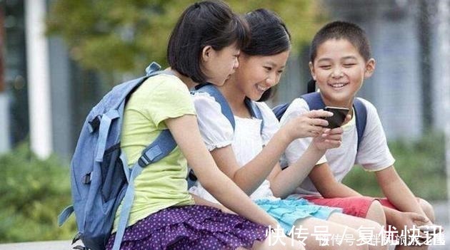父母|孩子什么年纪用手机最好不是10岁也不是15岁,这个年纪用最好