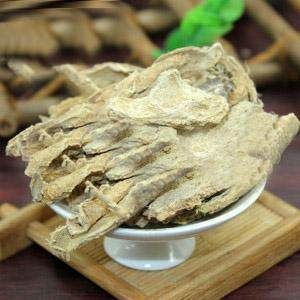 男子去农村摘“香椿”吃 ，导致浑身奇痒、化脓了