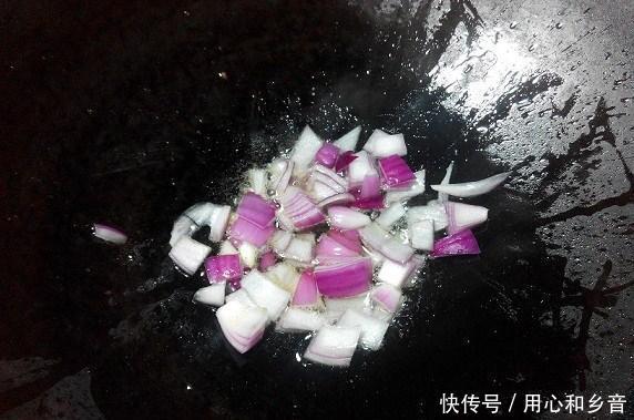 鸡腿|天冷了,就要吃得饱饱的南瓜鸡肉焖饭,不爱南瓜也能吃两碗