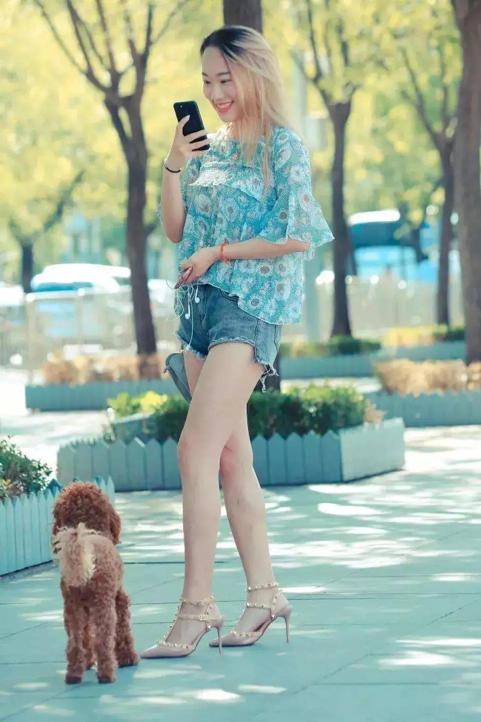 小姐姐|女性搭配高跟鞋,秀出迷人魅力的姿态