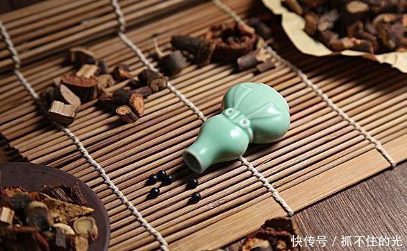 桑叶|头发早白,看东西模糊不清,中医称为肝肾阴虚,2种中药可试用