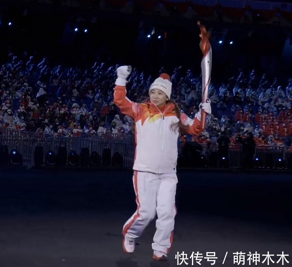 火炬|冬奥主火炬手亮相!杨扬苏炳添惊喜现身,年轻运动员挑大梁