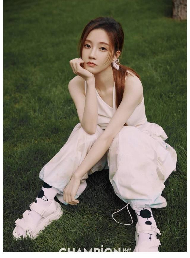 音准|音准不行?冯提莫直播清唱,霸气认证实力