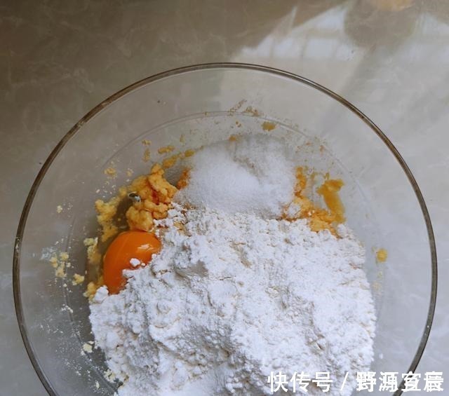 酵母|玉米面最好吃的做法,玉米面棒棒馍,比面包还香,闺女一口气吃俩!