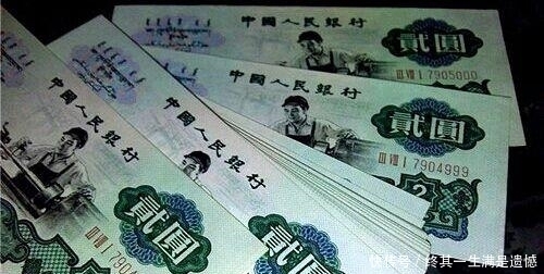 发现|小伙看到奶奶悄悄留下的老纸币, 才发现奶奶是全村最富有的人