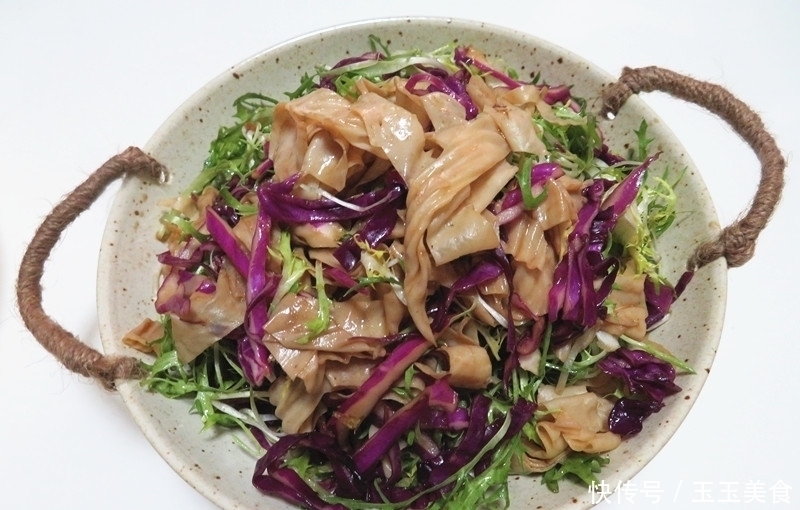 过年吃腻了大餐,在家自己准备了3道家常菜,女儿说这样吃舒服!