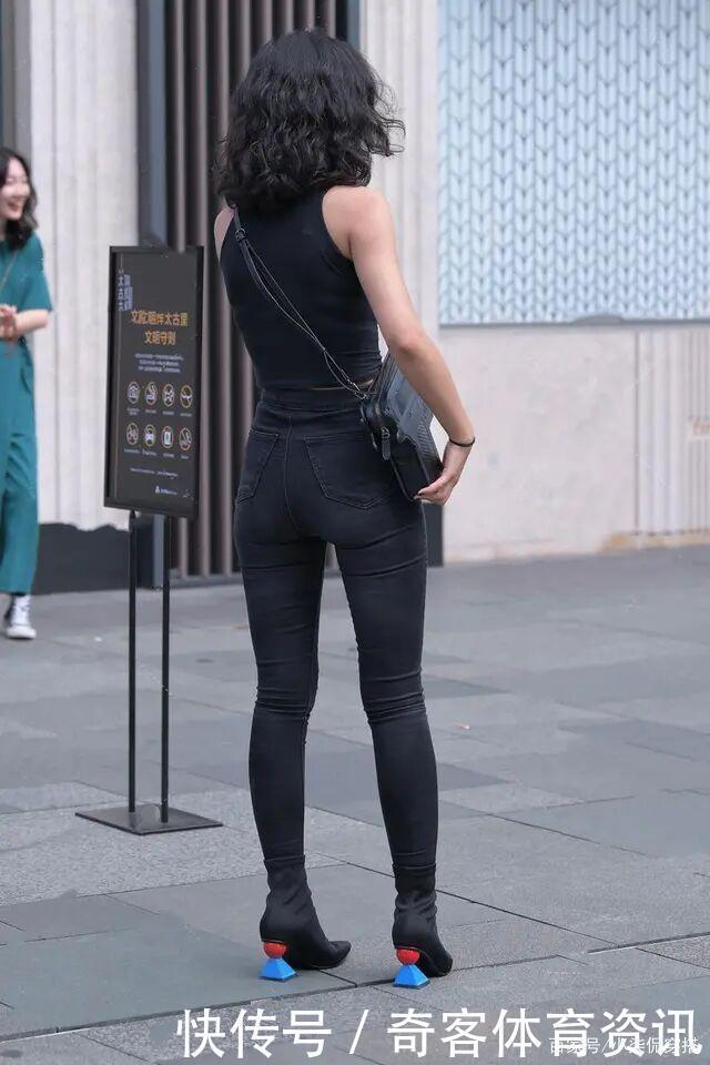 长筒靴|今夏“火”了一套新穿搭,牛仔裤+筒靴,怎么看都很时髦!