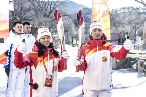 火炬|北京冬奥会丨北京冬奥会火炬在八达岭长城传递