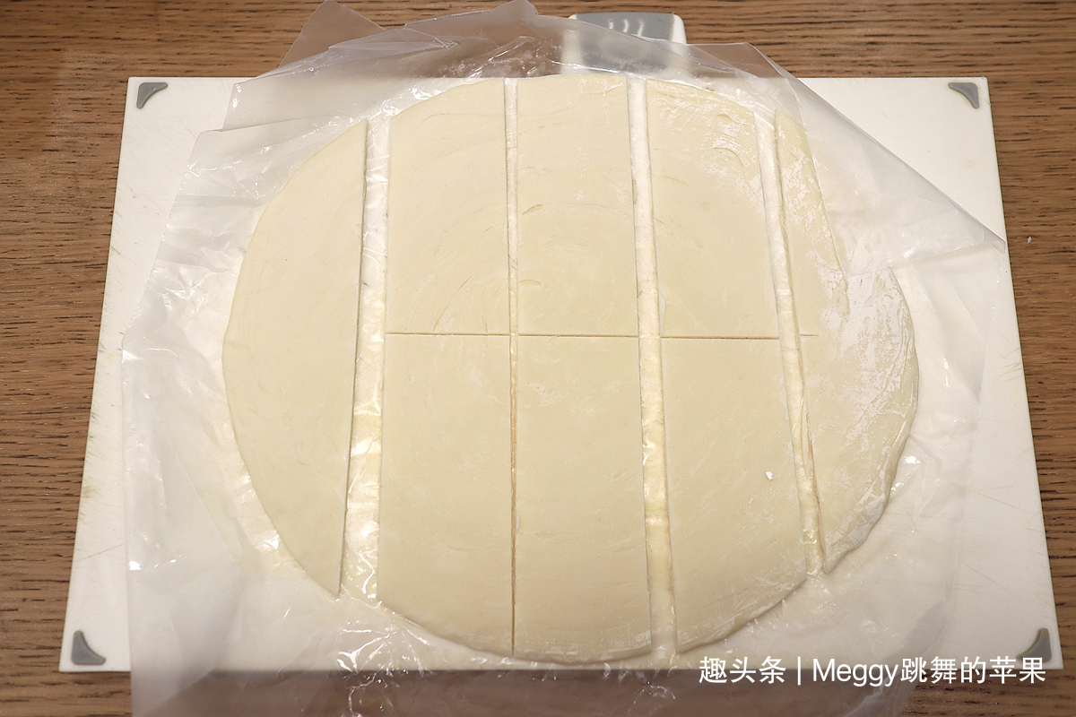 用手抓饼做的午餐肉酥皮卷，8分钟出锅酥嫩嫩，省事又好吃