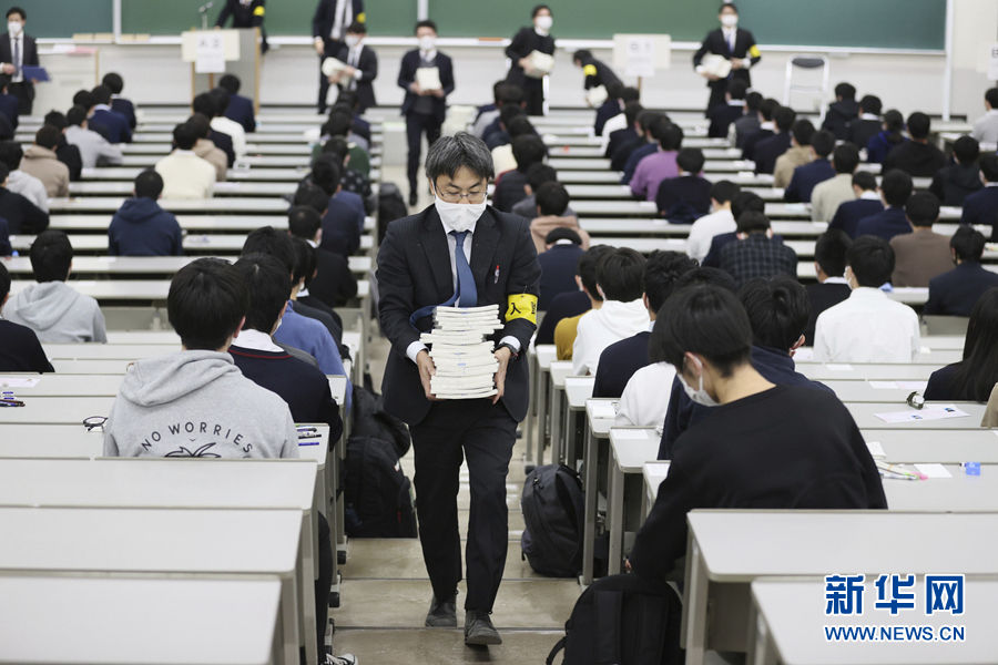 疫情之下 日本高考考生须戴口罩应试