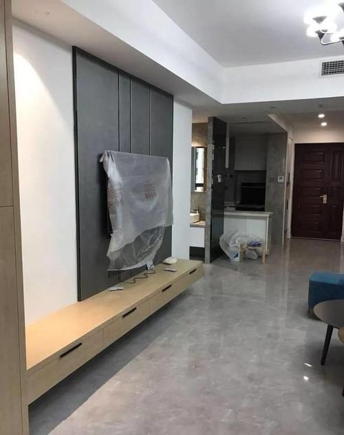 收纳|老公在厕所门口打个柜子，超实用，跟卧室一起，能装下“全世界”