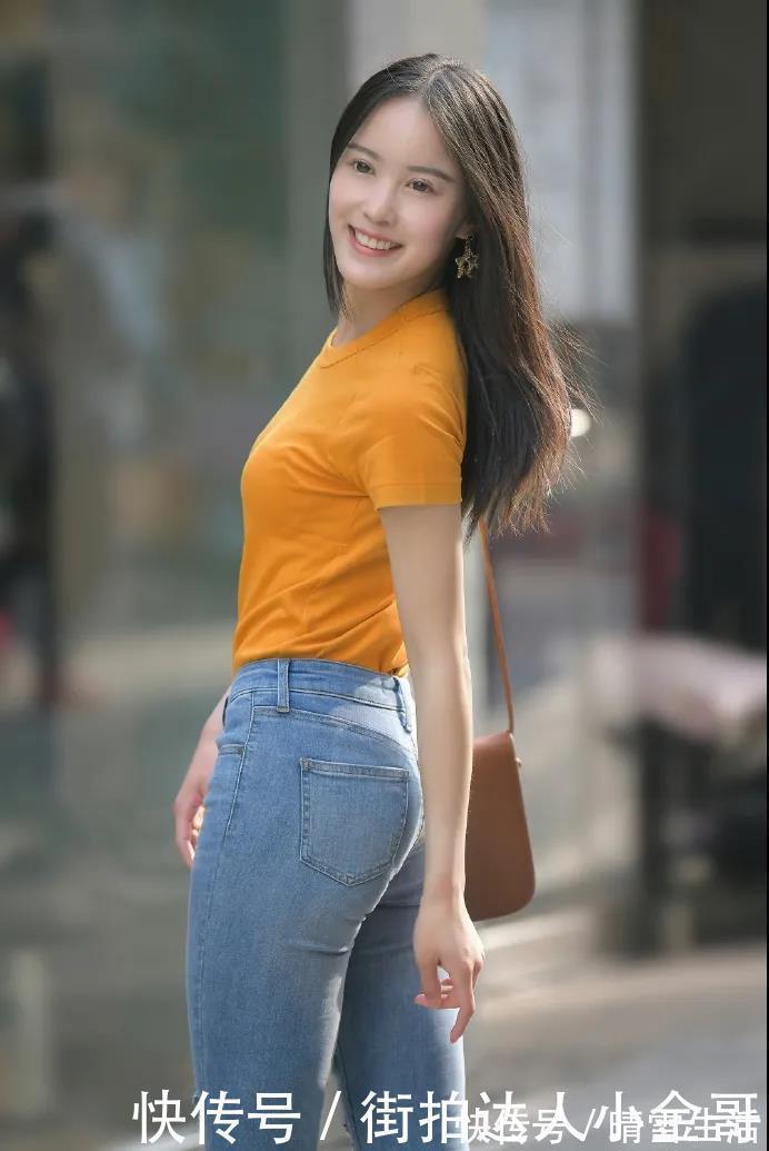 可爱|街拍:长发披肩、温柔可爱、穿着时尚的大美女