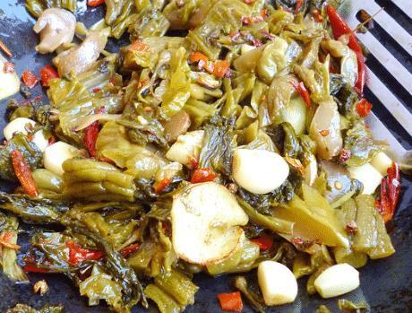 酸菜鱼|做酸菜鱼时,有人先炒酸菜,有人先加水,都不对,这才是正确做法