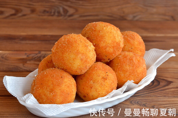 炸汤圆，不能直接下油锅，多做2步，汤圆金黄酥脆，不爆裂不露馅