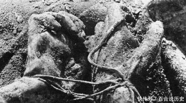 波兰战俘|二战中卡廷惨案到底有多惨？两万名波兰军官被蒙着眼睛处决