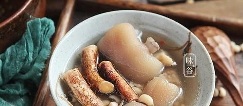 五指毛桃|天热雨水多,我家爱用这树根煲汤,健脾祛湿还解暑,不懂喝可惜了