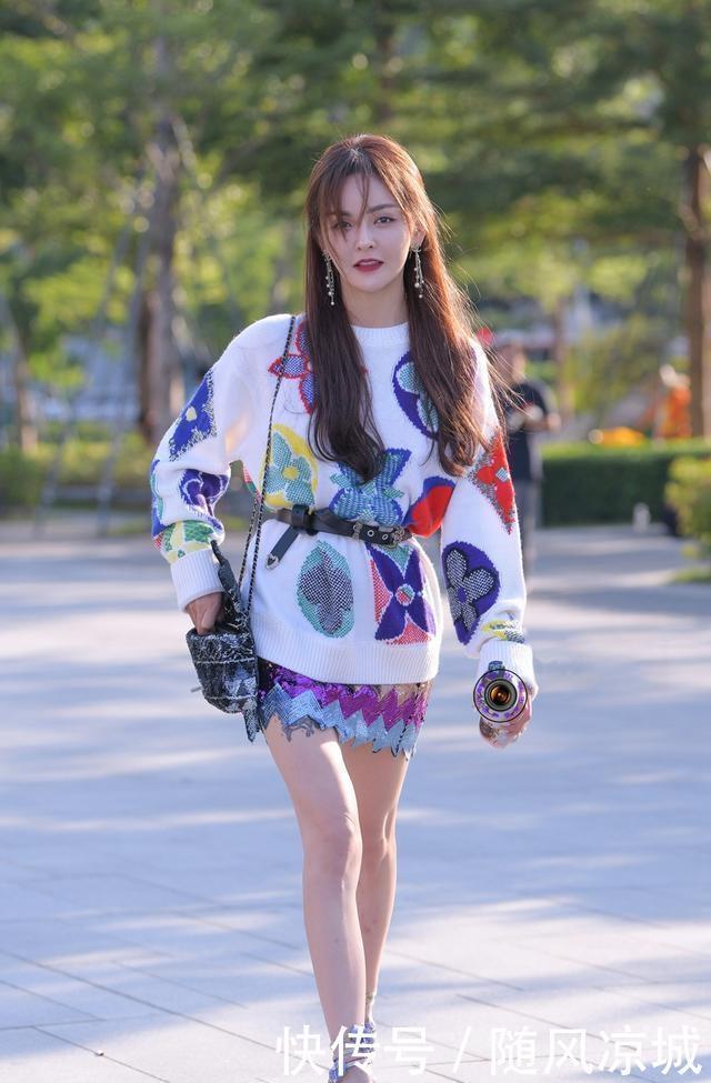 青春时尚的连衣裙,让体型偏瘦的你圆润一些,