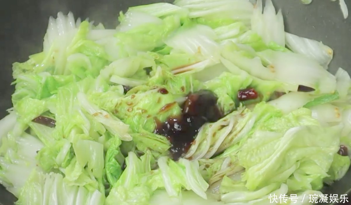 半颗白菜1把粉丝,简单一做,鲜香美味,白菜清脆,超级下饭