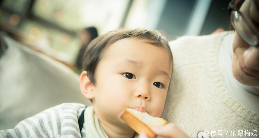 油盐酱醋|宝宝多大能吃“大人饭”医生这个年龄前别乱喂，影响脾胃健康
