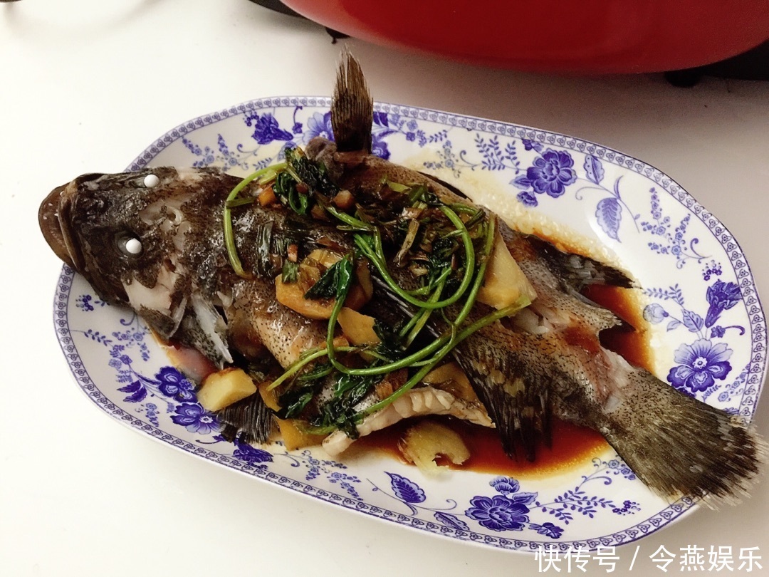 蒸鱼,你是浇汁蒸还是蒸完浇汁再蒸鲜不鲜的秘诀就在这