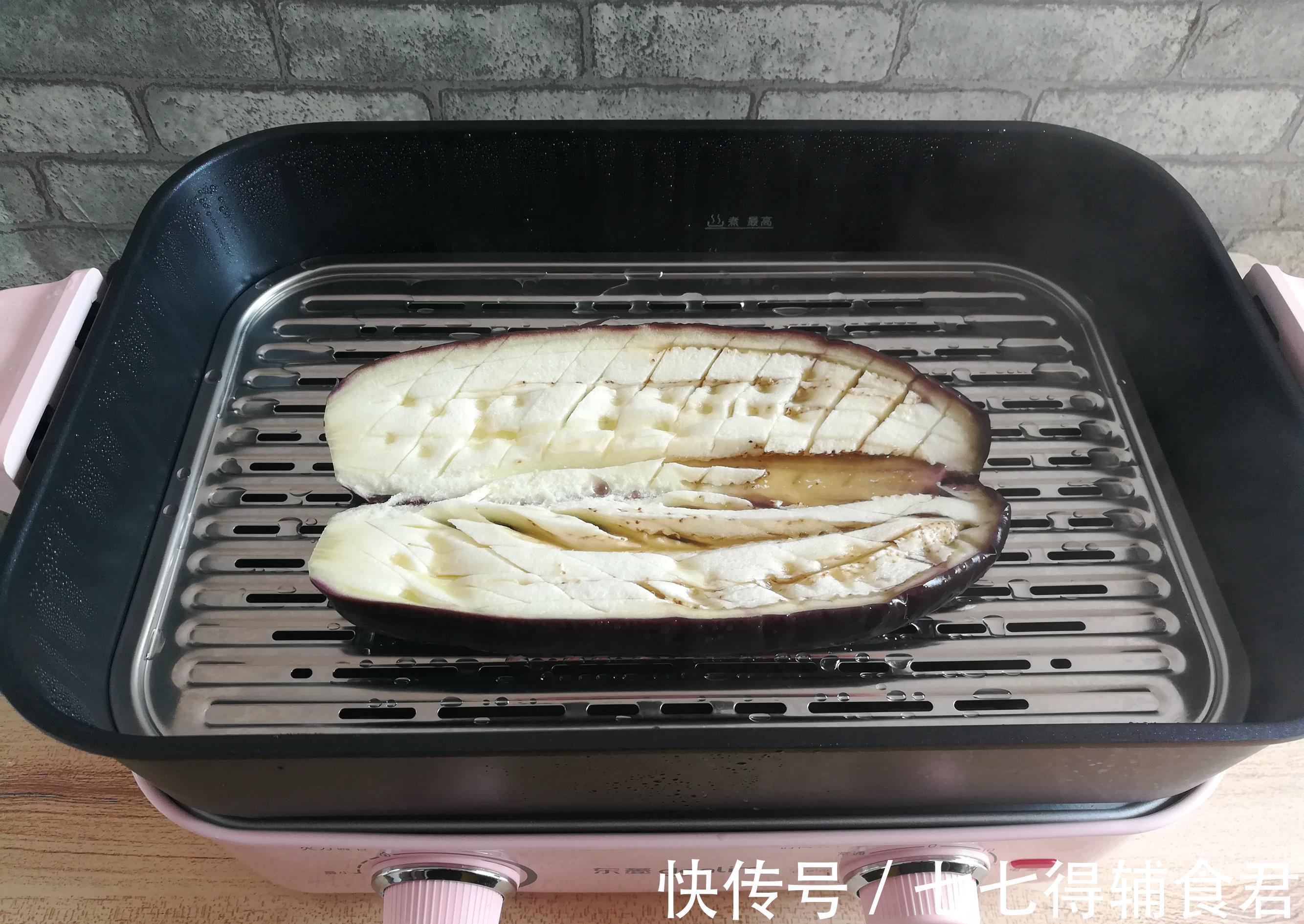 烤茄子|茄子就爱这样吃,不放油不加水,营养美味不上火,1周3次吃不腻