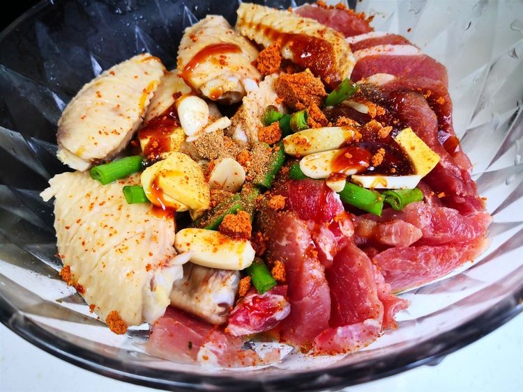 电饼铛做烤翅，原来如此简单，外焦里嫩不油腻，比买的还香还好吃