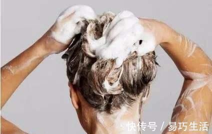 油脂|除了头发经常清洗,还有梳子别忘了,满是油脂细菌不少