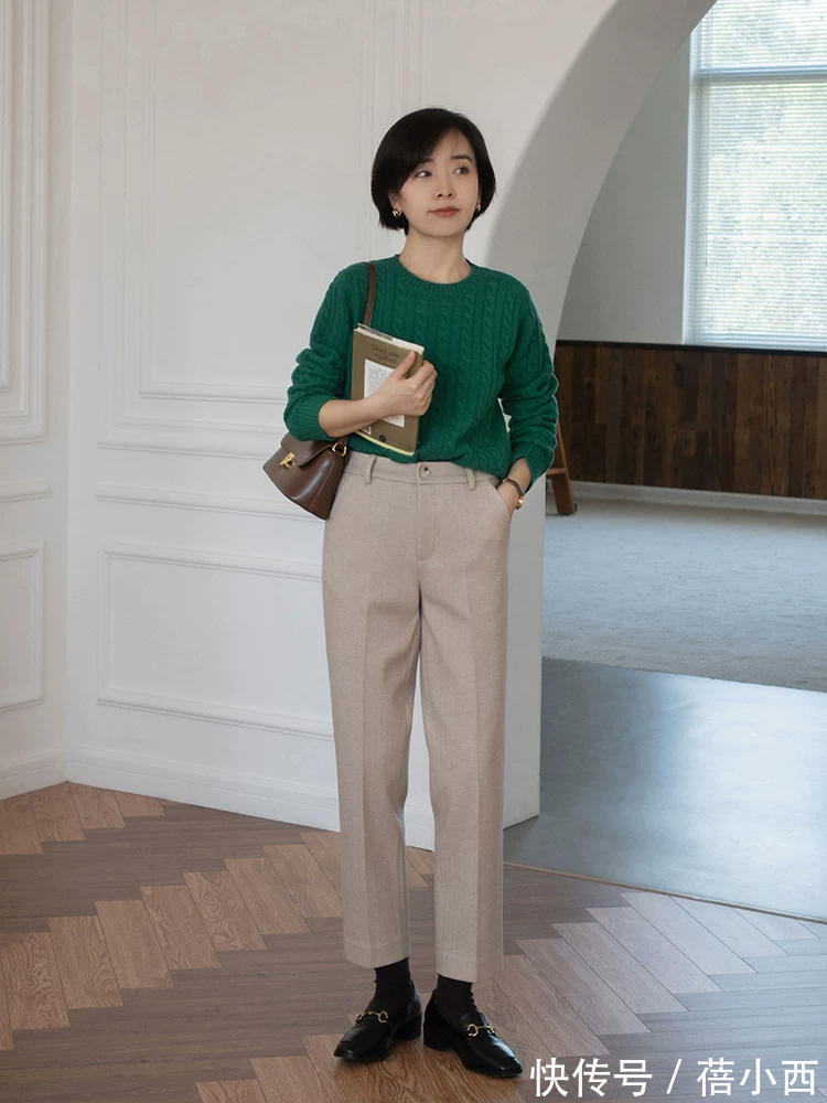 羽绒服 “直筒裤”不愧是裤子中的时髦精,搭配毛衣、羽绒服,保暖又高级