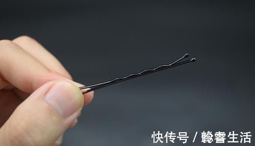 才知道,黑色发卡还隐藏4个作用,知道的人不多,回家快找出来